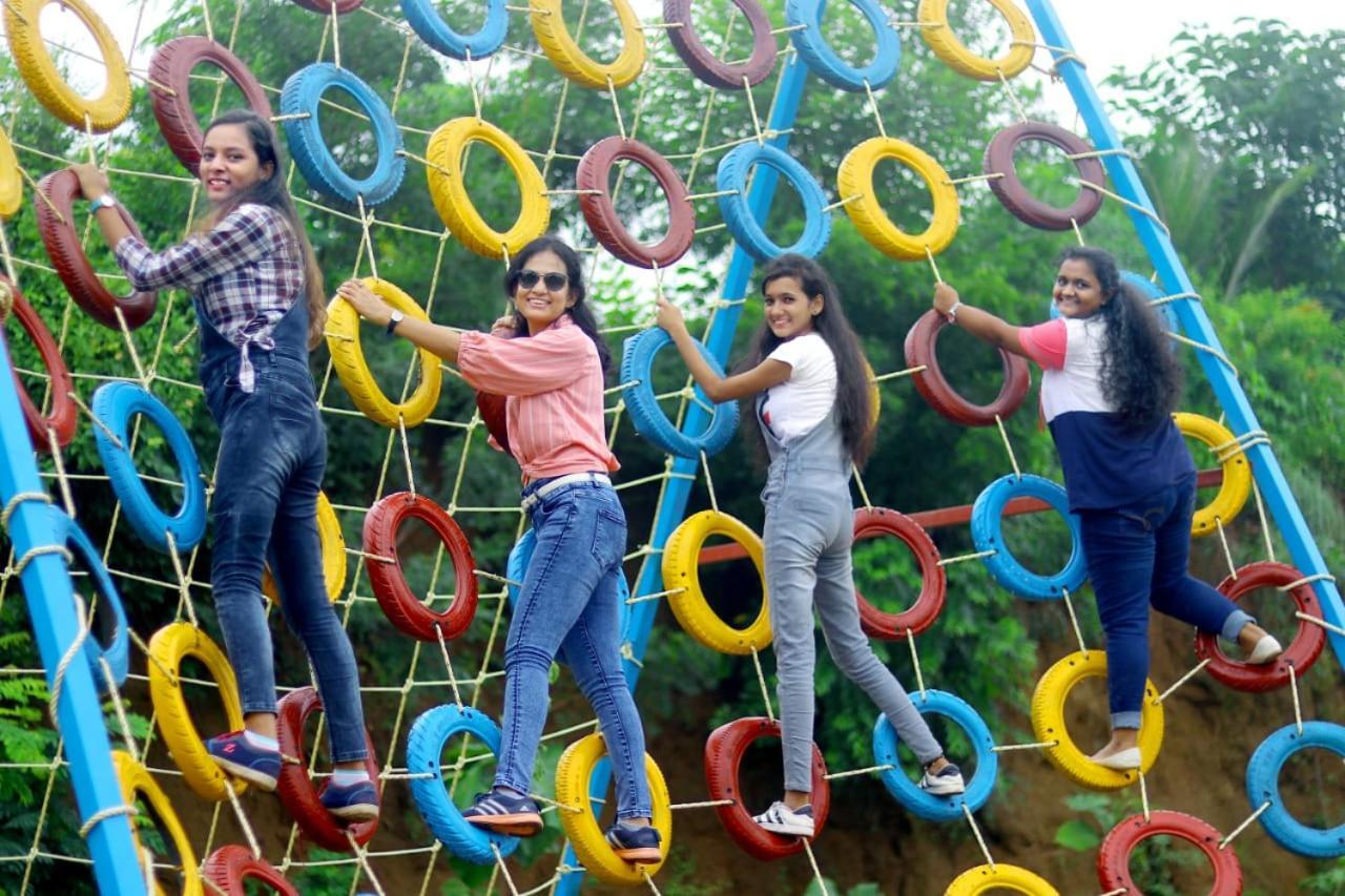 Rejoice Hotel Vadodara Zewnętrze zdjęcie
